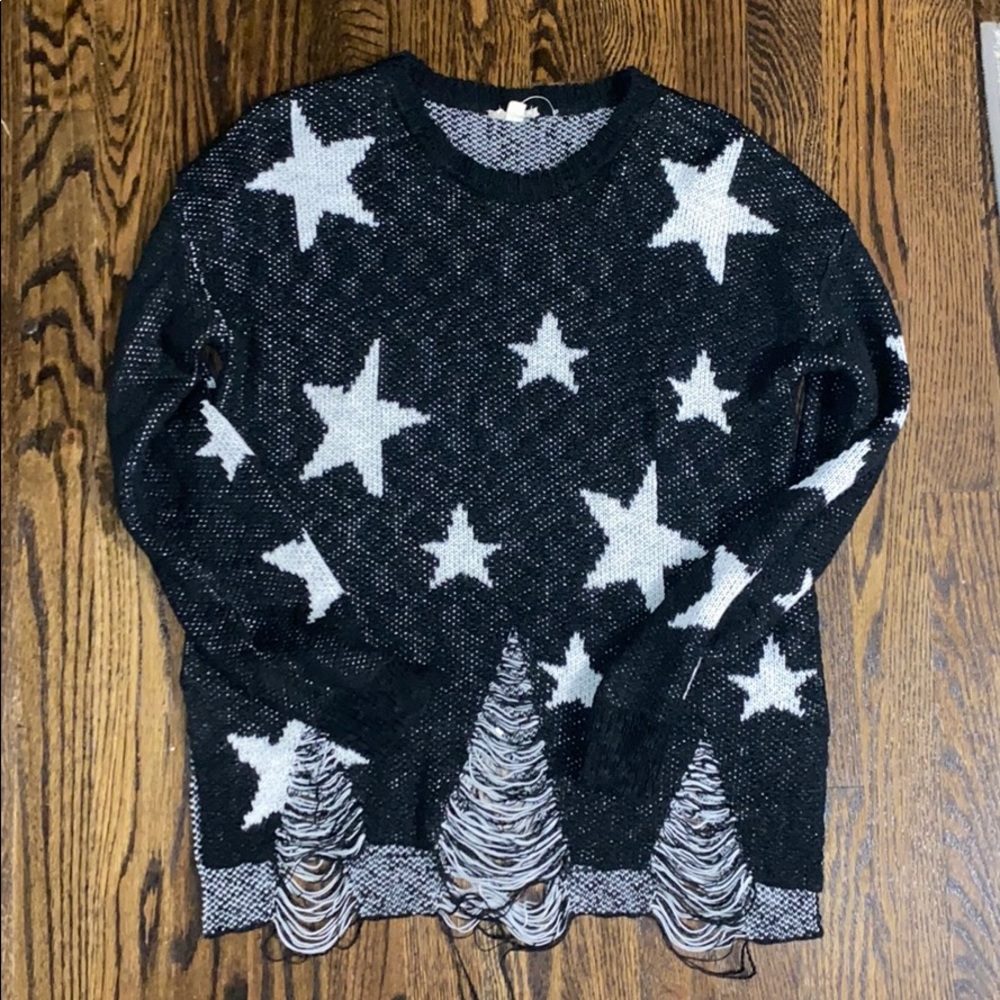Distressed star sweater black and white